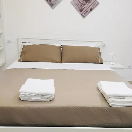 Petit Maison
